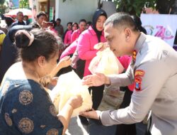 Peringati HKGB ke-74, Bhayangkari Tanjung Perak Salurkan 200 Paket Bansos untuk Warga Kalimas Baru