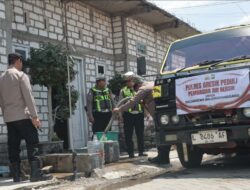 Polres Gresik Peduli, Salurkan Bantuan Air Bersih untuk Warga Tiga Desa Terdampak Kekerigan di Balongpanggang