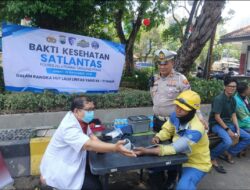 Jelang HUT Lalu Lintas ke-71, SatlantasPolres Pelabuhan Tanjung Perak Gelar Pemeriksaan Kesehatan Gratis Bagi Sopir Angkutan dan Ojol.