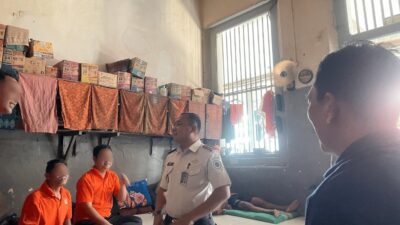 Menyapa, Mendengar, Memastikan: Kalapas Sidoarjo Blusukan ke Blok Hunian