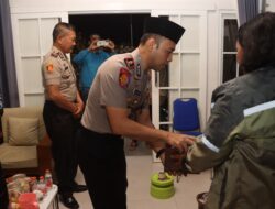 Polisi Bersama Masyarakat : Polres Pasuruan Sambangi Rumah Duka Korban Karhutla TNBTS